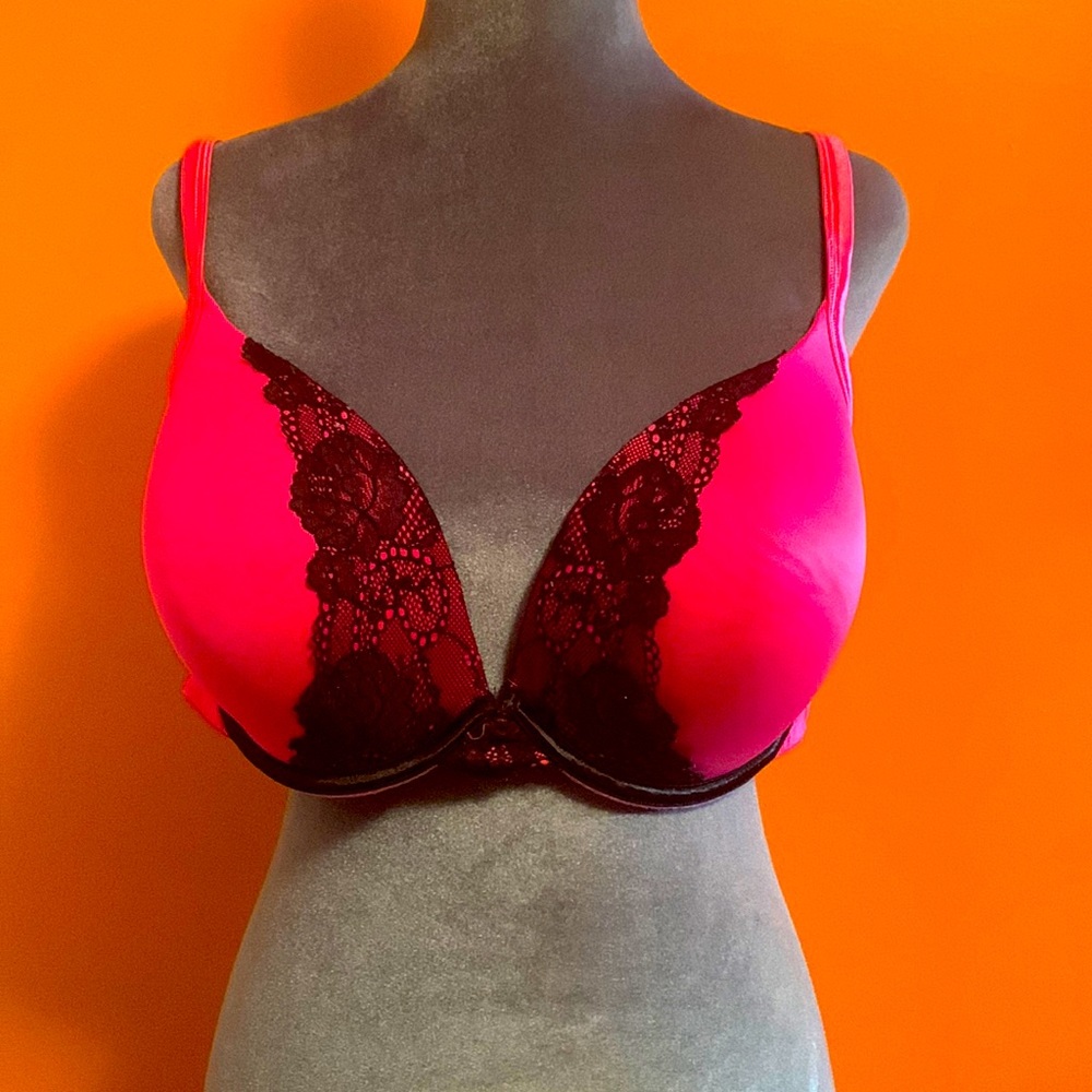44B Cacique Tshirt Satin Bra Pink w/ Black Lace